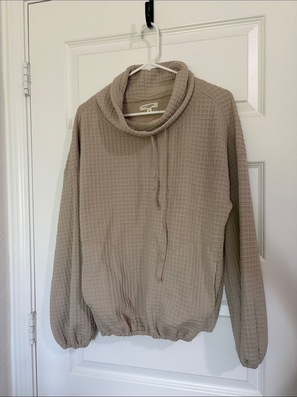 Max studio, London, waffle, mock neck, sweatshirt with pockets size medium